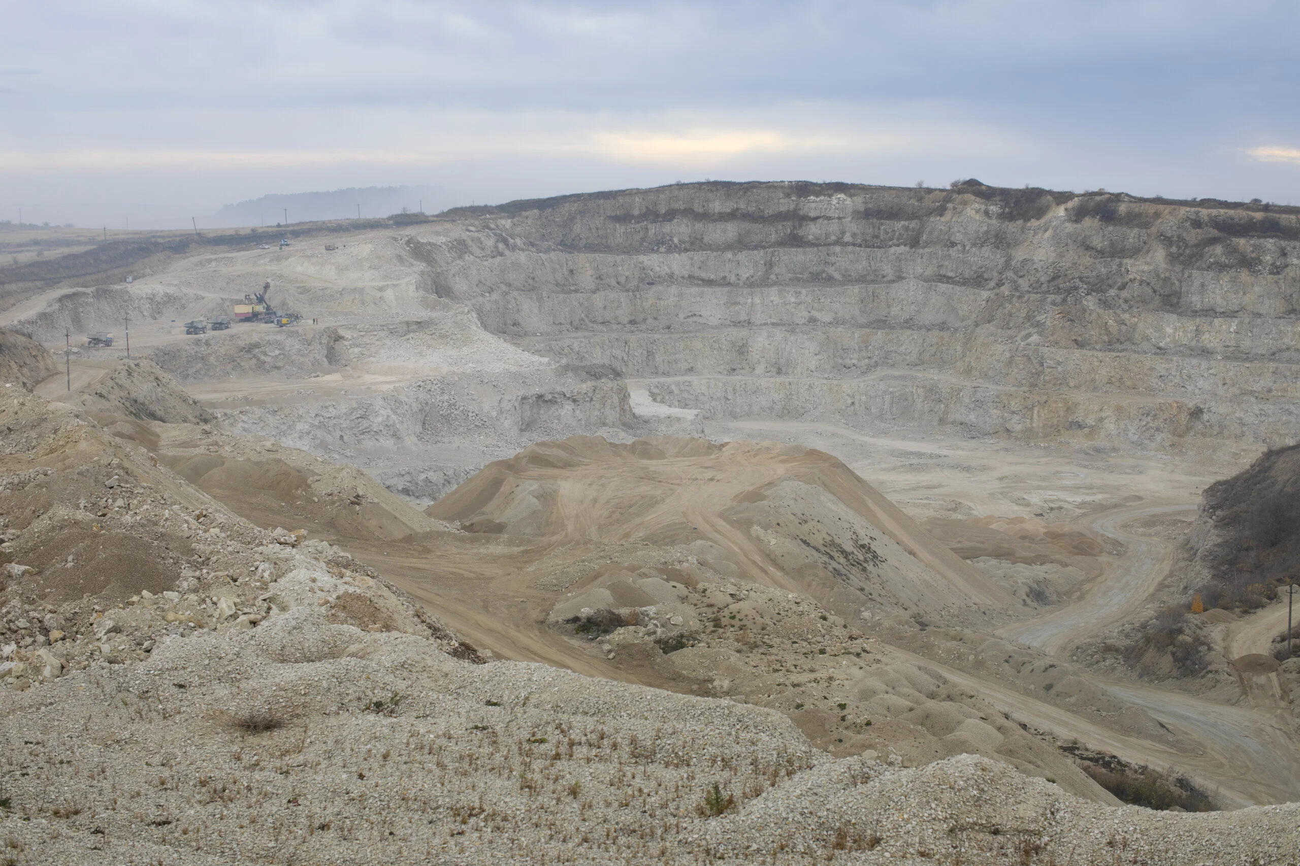 Mineral extraction and processing work site